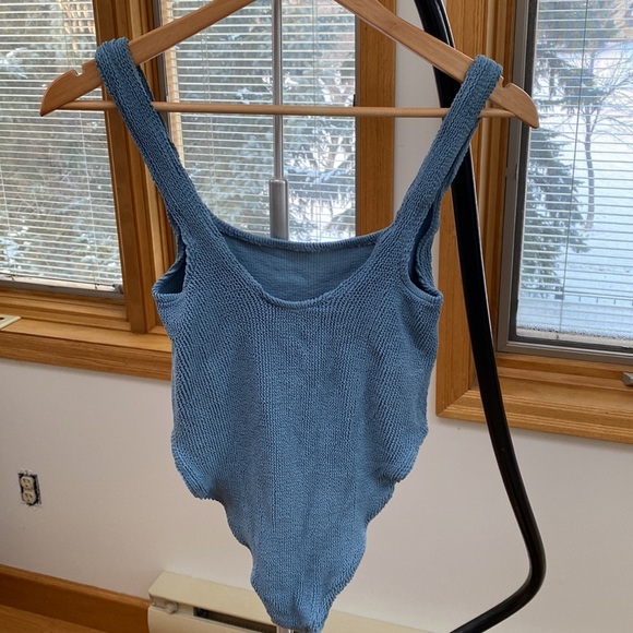 Youswim aplomb in plume - Picture 2 of 2